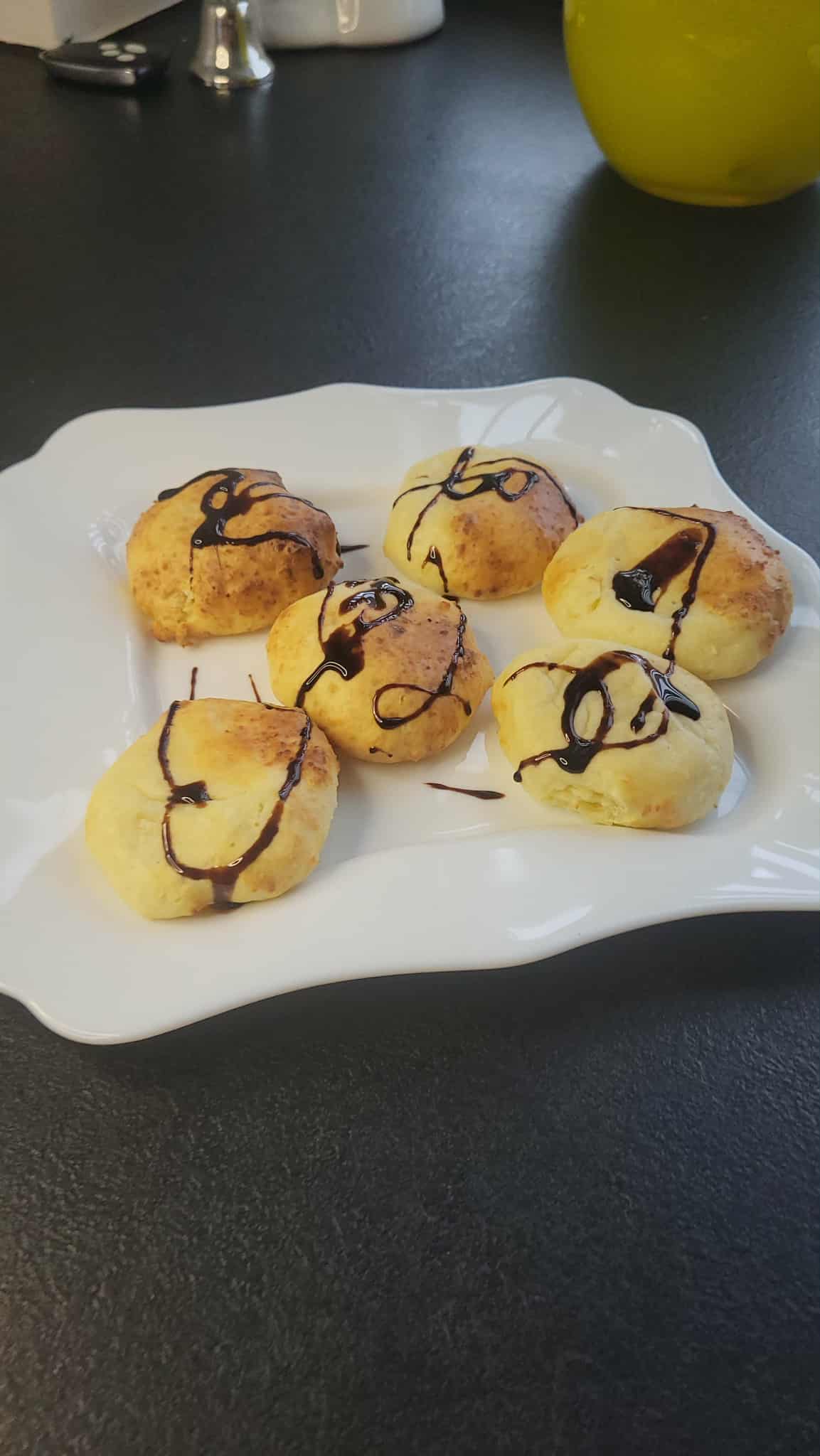 Varškėtukai karšto oro gruzdintuvėje